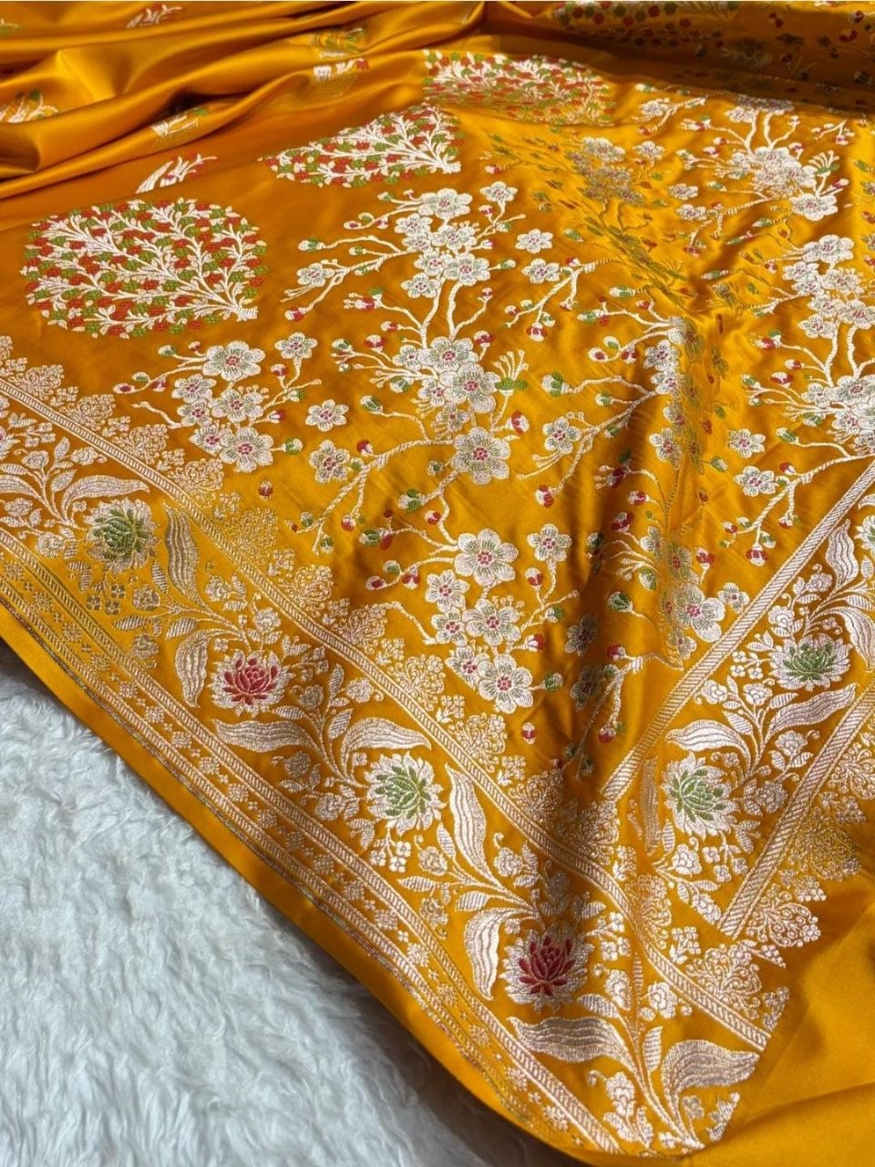 Timeless Mashru Satin Silk Banarasi Saree with Traditional Scalloped Border