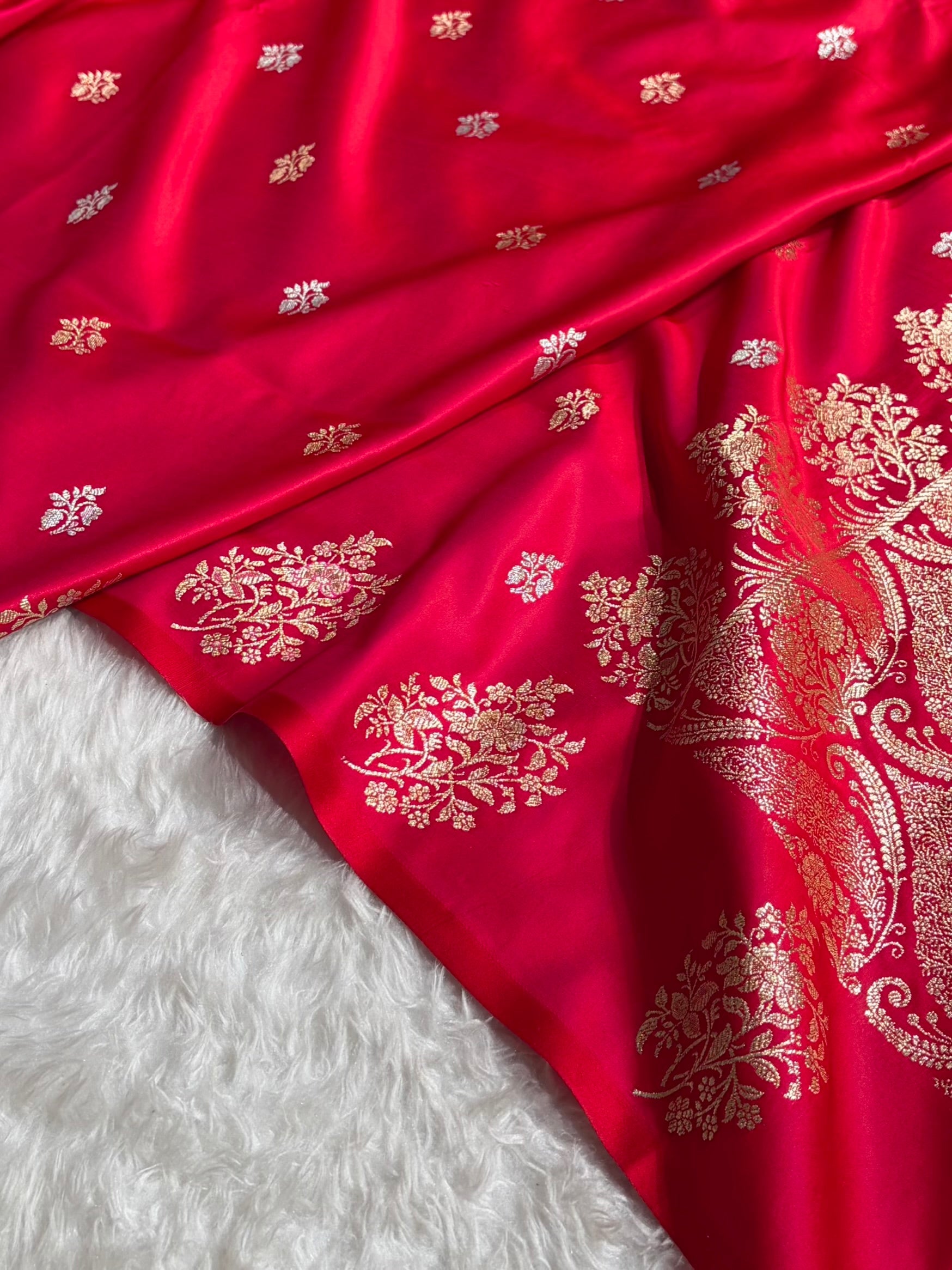 Elegant Satin Silk Saree with Woven Floral Buttis & Zari Border