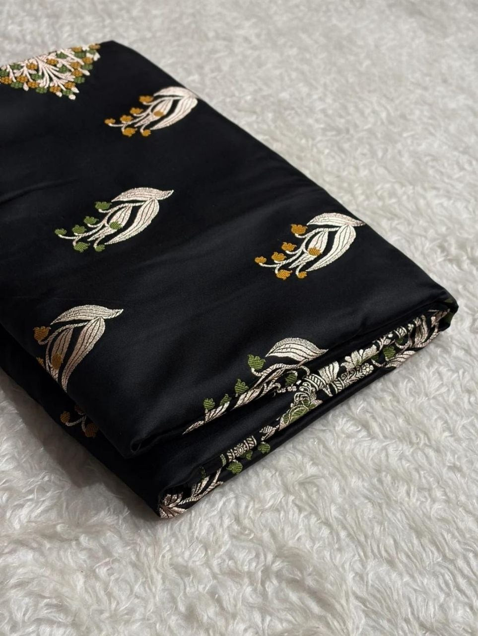 Timeless Mashru Satin Silk Banarasi Saree with Traditional Scalloped Border
