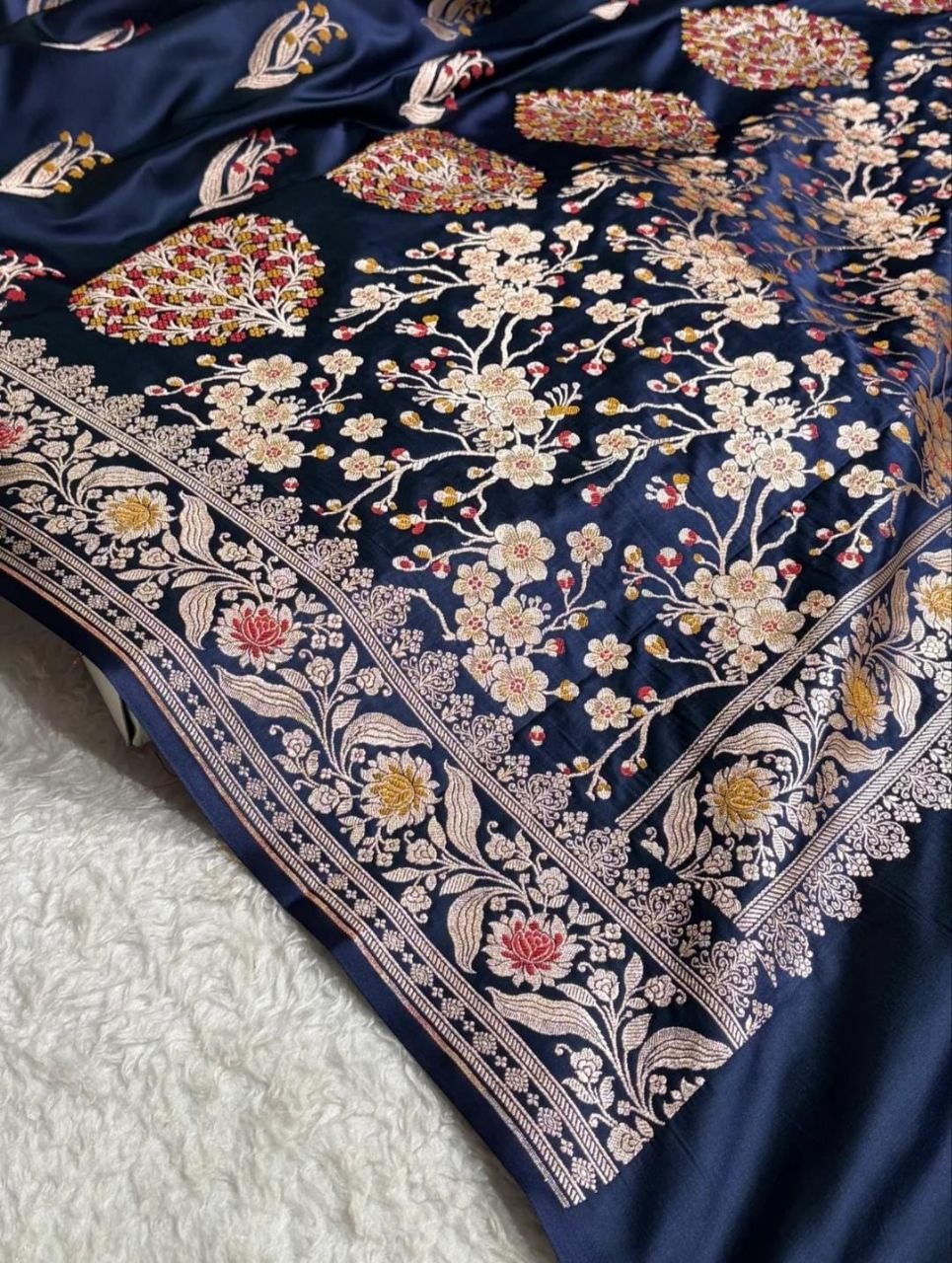 Timeless Mashru Satin Silk Banarasi Saree with Traditional Scalloped Border